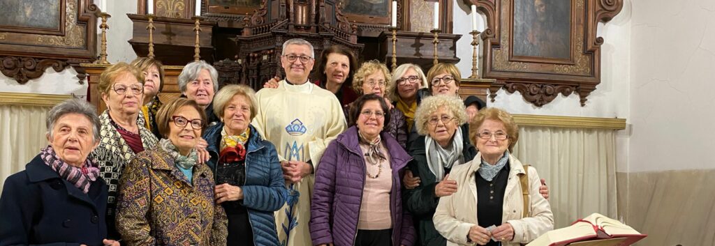  Il 27 novembre don Rosario Sultana, Vicario foraneo di Avola, ha presieduto la messa presso la chiesetta della Santa Croce o del Convento ex cappuccini, in occasione della festa della Madonna della Medaglia Miracolosa, festa strettamente legata ad un'altra data il 31 dicembre, data della nascita al cielo (1876) di Santa Caterina Labouré, due date collegate da una sola storia, quelle delle apparizioni o incontri con la Vergine Maria Immacolata e Santa Caterina.